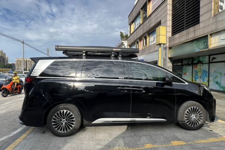 Used Denza D9 2024 DM-i 1050 Luxury Model Exterior 3