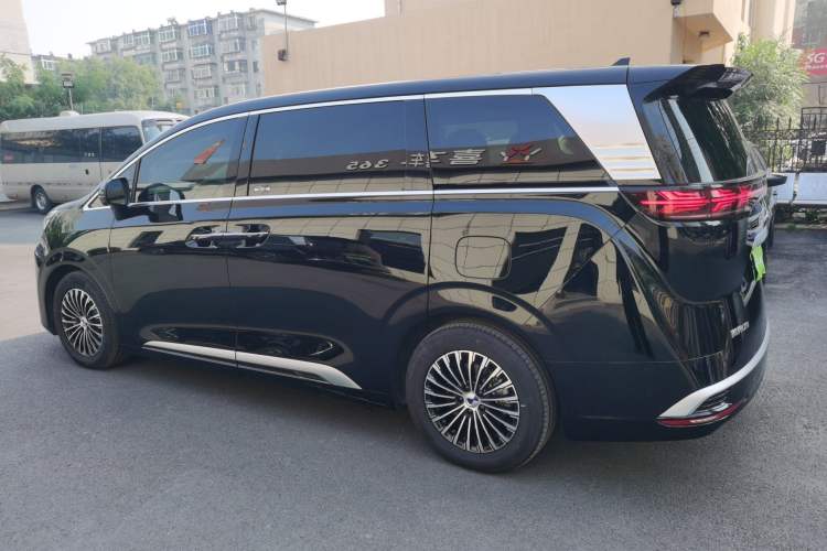 Used Denza D9 2024 DM-i 1050 Luxury Model Exterior 3