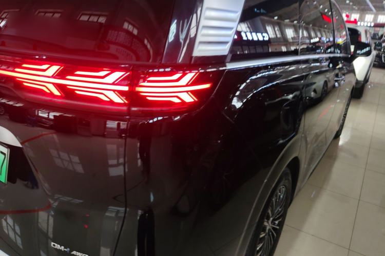 Used Denza D9 2024 DM-i 980 Four-Wheel Drive Prestige Model Exterior 3