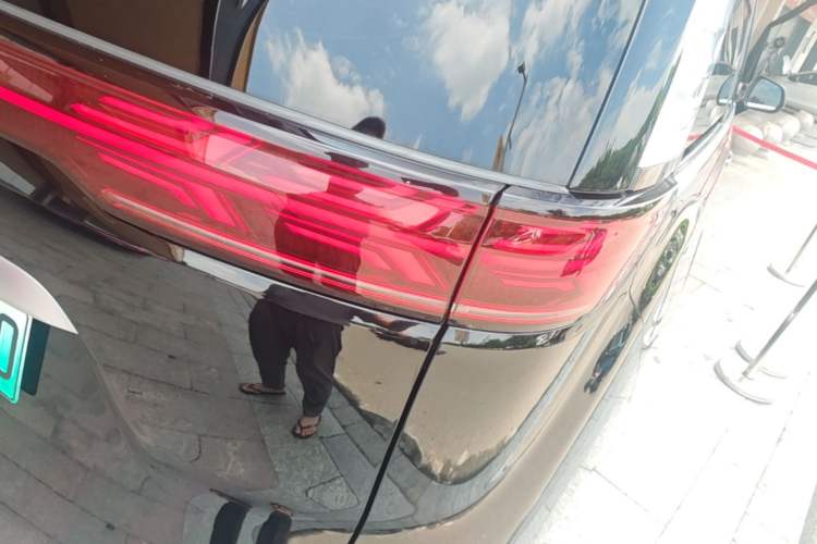 Used Denza D9 2024 DM-i 1050 Luxury Model Exterior 3