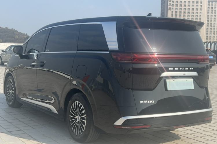 Used Denza D9 2024 EV 620 Premium Model Exterior 3