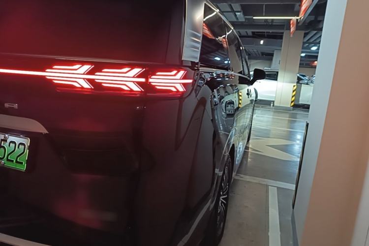 Used Denza D9 2024 DM-i 980 Four-Wheel Drive Prestige Model Exterior 3