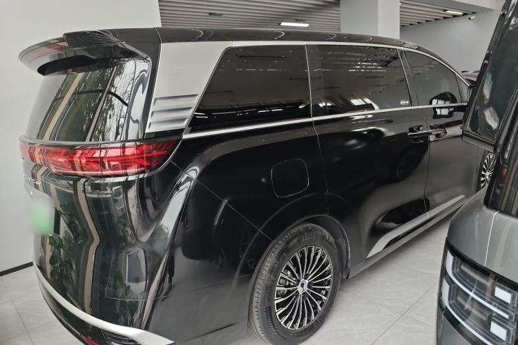 Used Denza D9 2024 DM-i 970 Luxury Model Exterior 3