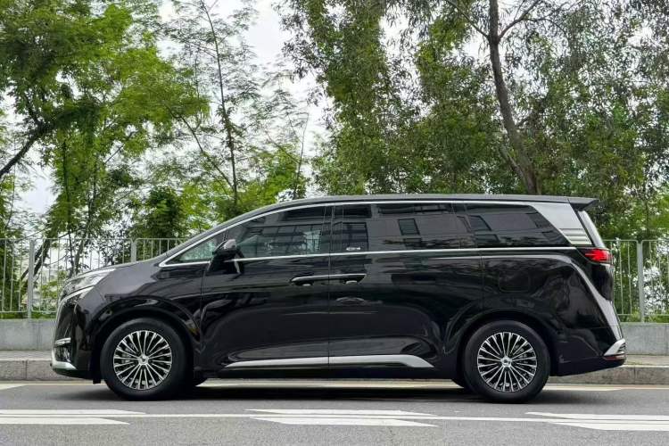 Used Denza D9 2024 DM-i 980 Four-Wheel Drive Prestige Model Exterior 3