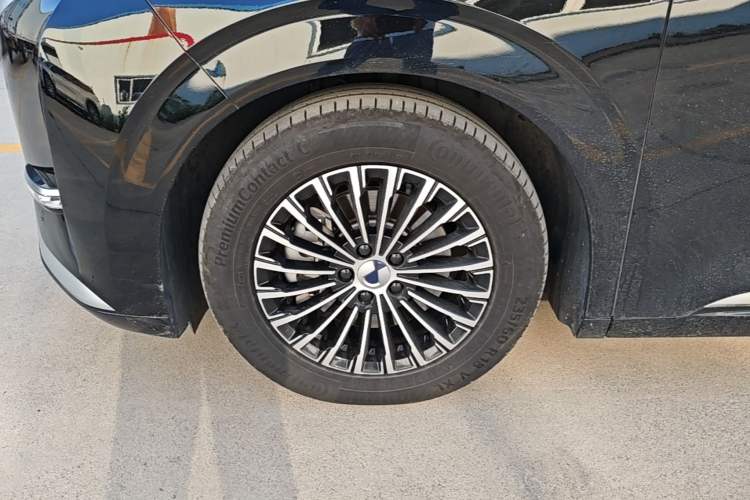 Used Denza D9 2024 DM-i 980 Four-Wheel Drive Prestige Model Exterior 4