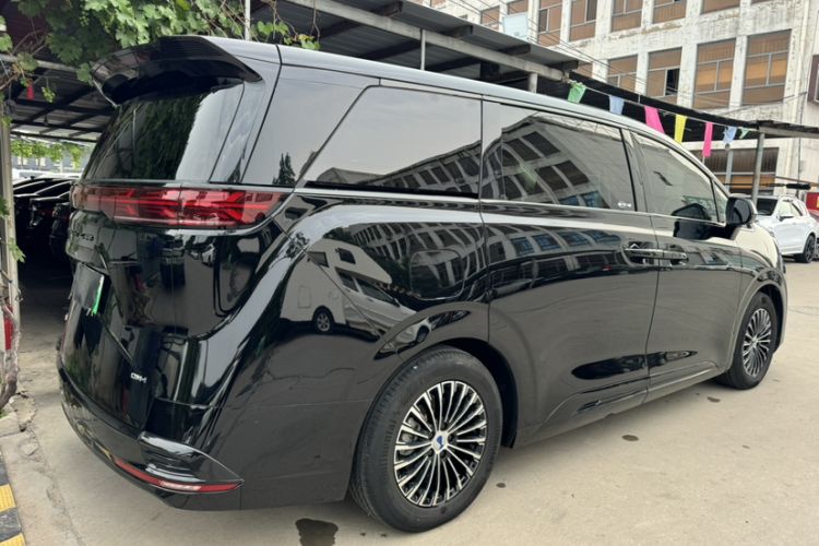 Used Denza D9 2024 DM-i 1050 Luxury Model Exterior 4