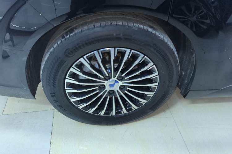 Used Denza D9 2024 DM-i 980 Four-Wheel Drive Prestige Model Exterior 4