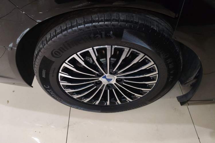 Used Denza D9 2024 DM-i 980 Four-Wheel Drive Prestige Model Exterior 5