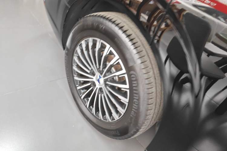 Used Denza D9 2024 DM-i 980 Four-Wheel Drive Prestige Model Exterior 5