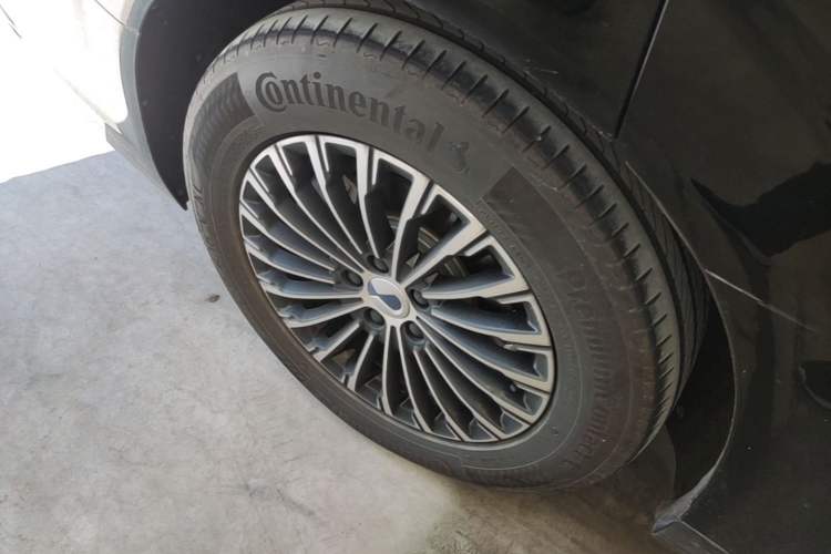 Used Denza D9 2024 DM-i 1050 Luxury Model Exterior 5