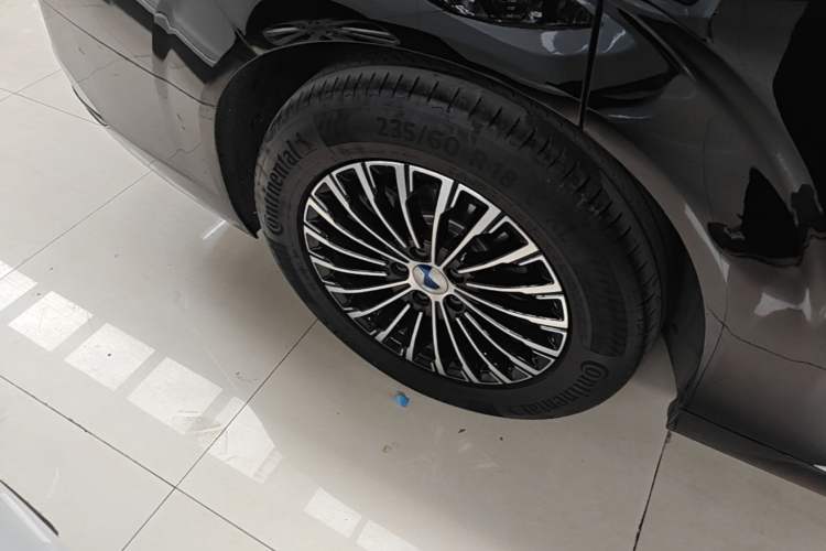 Used Denza D9 2024 DM-i 970 Luxury Model Exterior 5