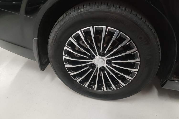 Used Denza D9 2024 EV 600 Four-Wheel Drive Prestige Model Exterior 5