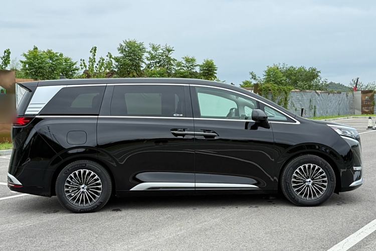 Used Denza D9 2024 EV 620 Premium Model Exterior 6