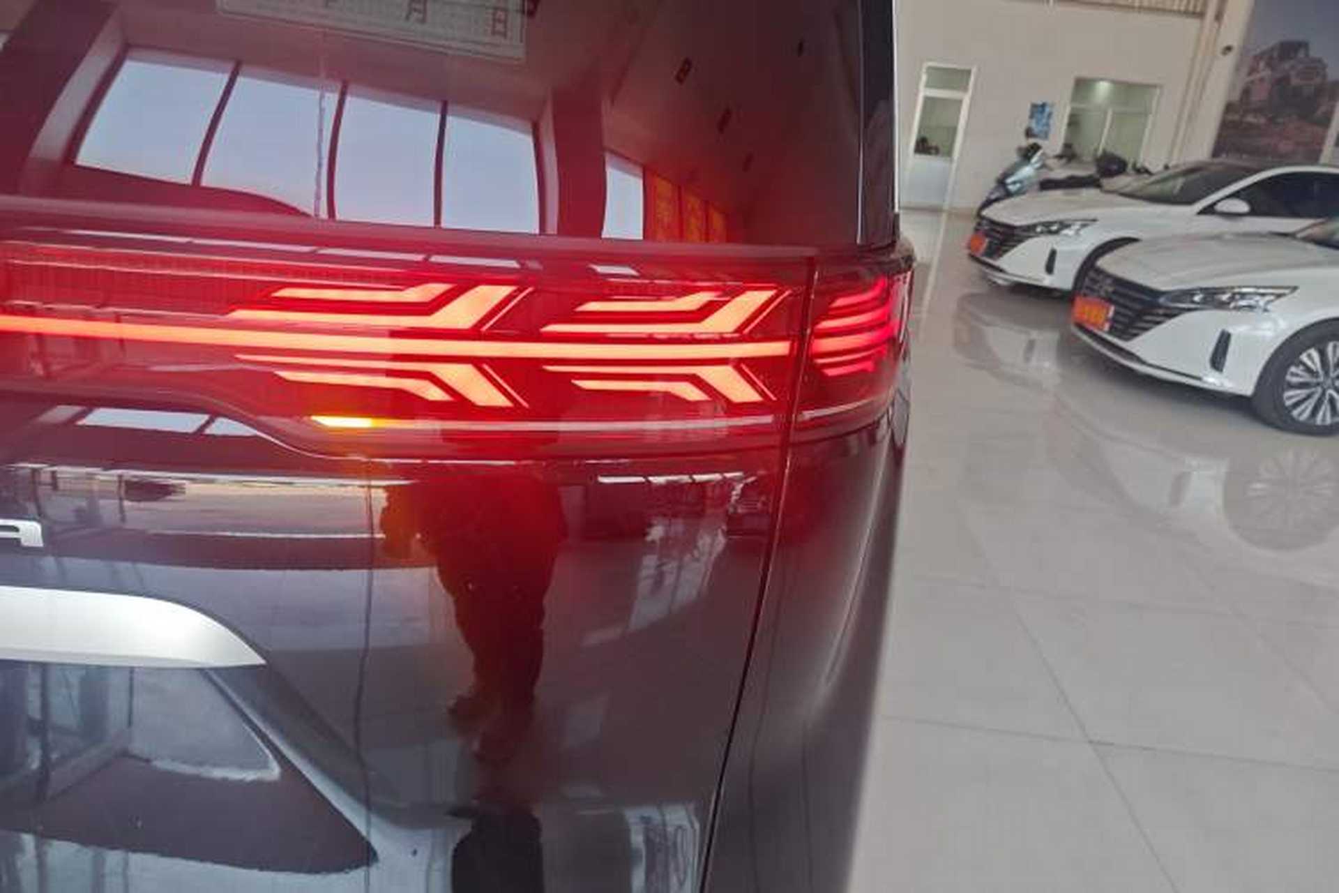 Used Denza D9 2024 DM-i 980 Four-Wheel Drive Prestige Model Exterior 6