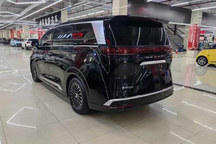 Used Denza D9 2024 DM-i 1050 Luxury Model Exterior 6