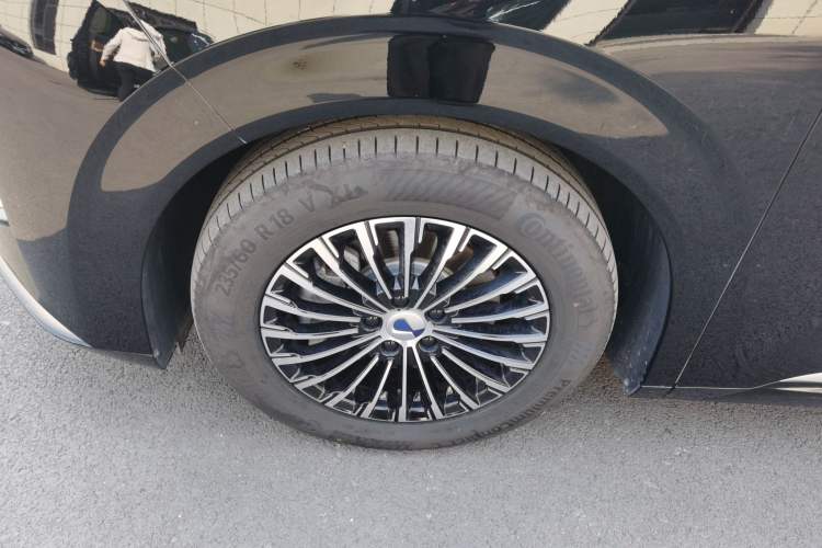 Used Denza D9 2024 DM-i 1050 Luxury Model Exterior 7