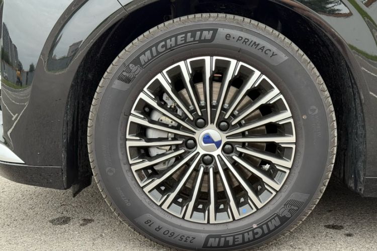 Used Denza D9 2024 EV 620 Premium Model Exterior 8
