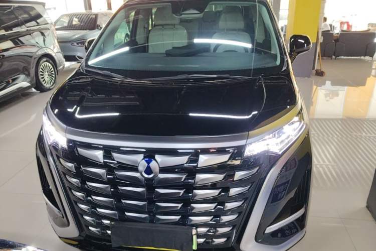 Used Denza D9 2024 DM-i 1050 Luxury Model Front