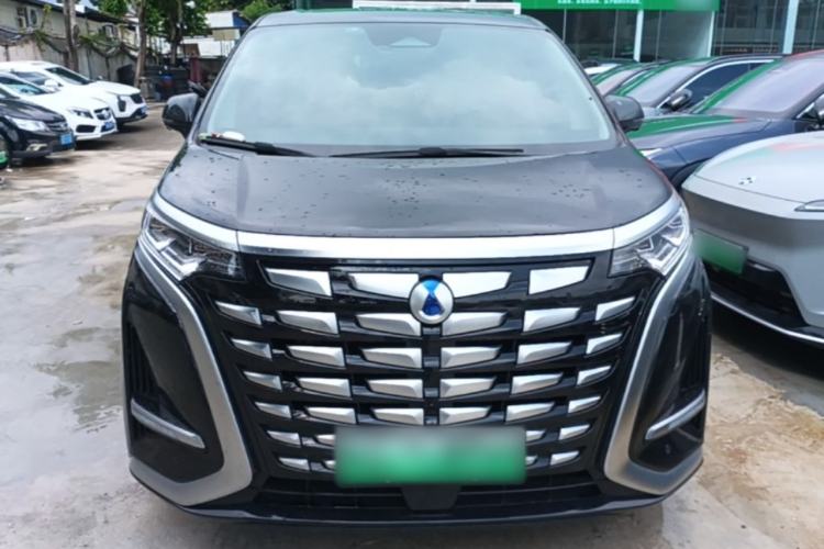 Used Denza D9 2024 DM-i 1050 Luxury Model Front