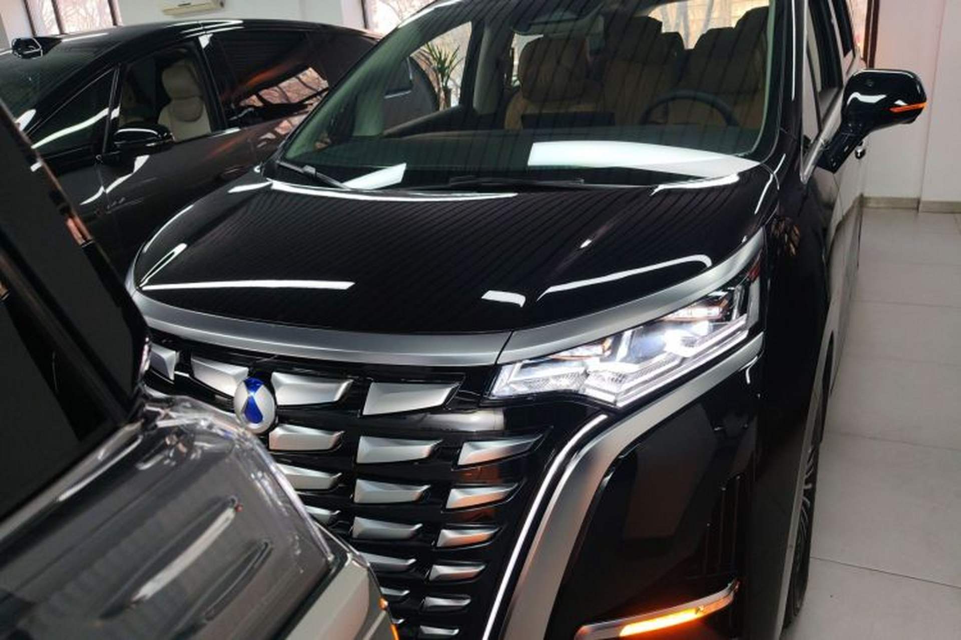 Used Denza D9 2024 DM-i 980 Four-Wheel Drive Prestige Model Front