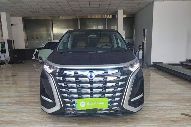 Used Denza D9 2024 DM-i 1050 Luxury Model Front