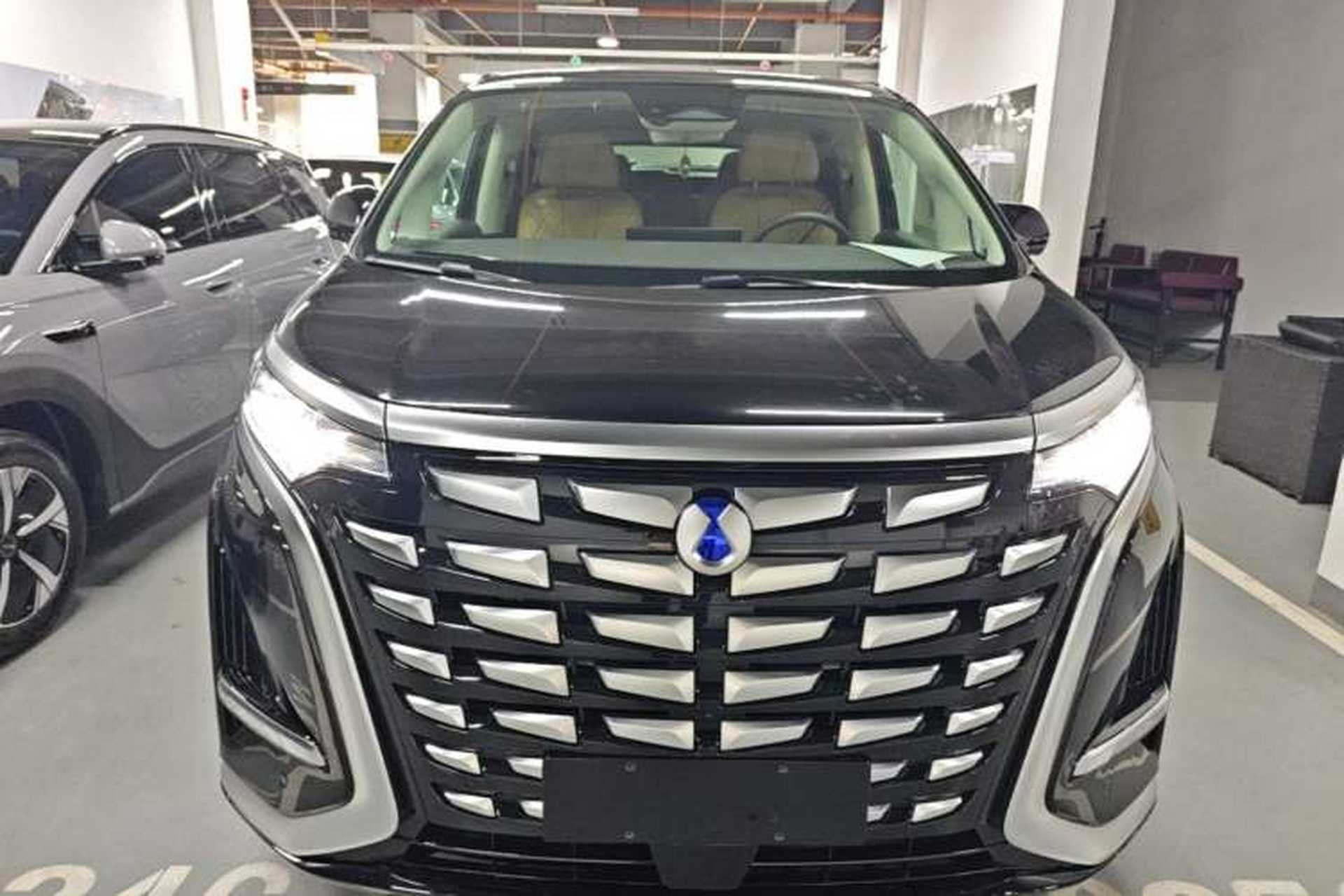 Used Denza D9 2024 DM-i 1050 Luxury Model Front
