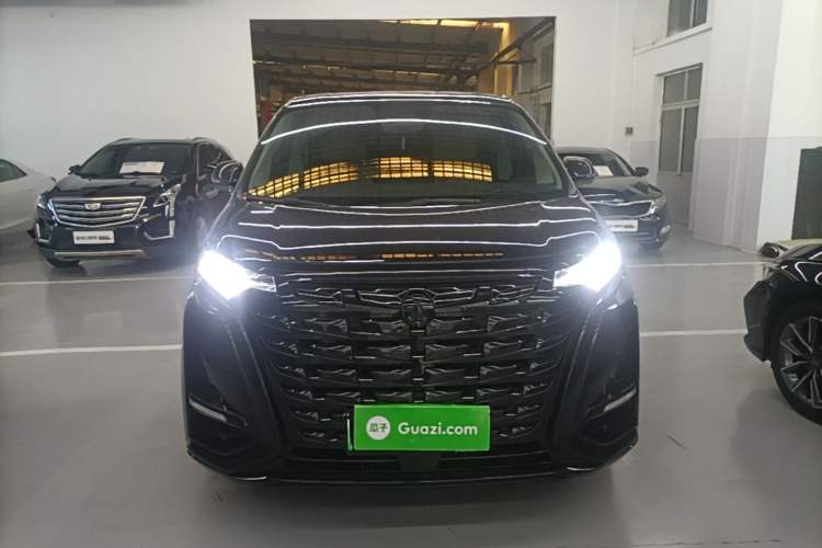 Used Denza D9 2024 DM-i 1050 Luxury Model Front