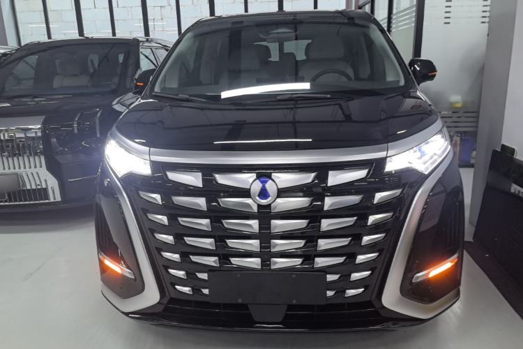 Used Denza D9 2024 DM-i 1050 Luxury Model Front