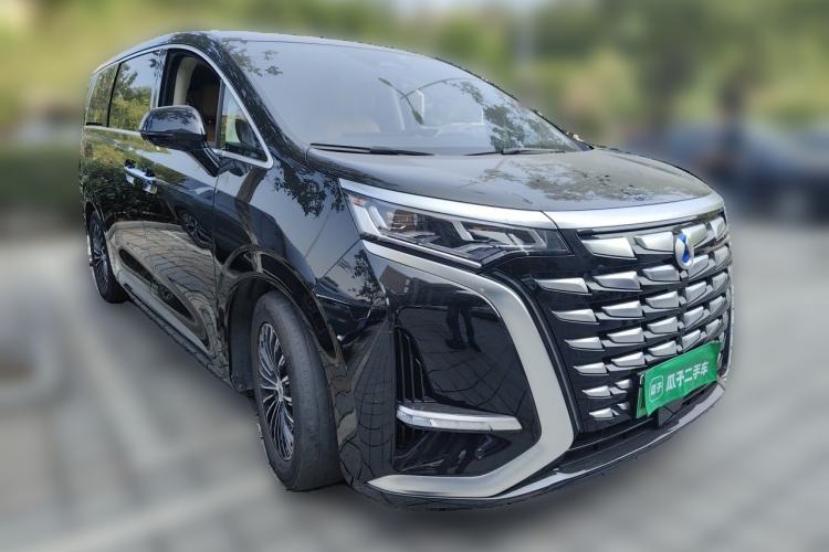 Used Denza D9 2024 DM-i 980 Four-Wheel Drive Prestige Model Front Right 45 Deg