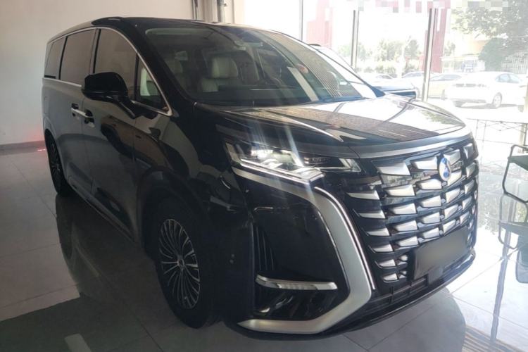 Used Denza D9 2024 DM-i 980 Four-Wheel Drive Prestige Model Front Right 45 Deg