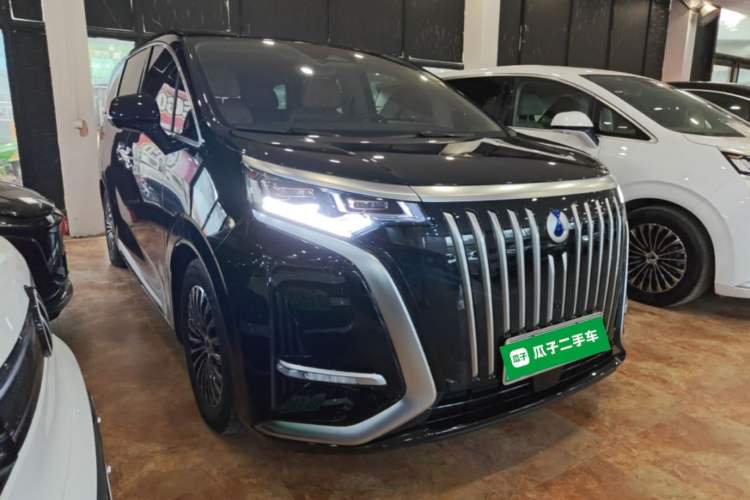 Used Denza D9 2024 EV 620 Premium Model Front Right 45 Deg