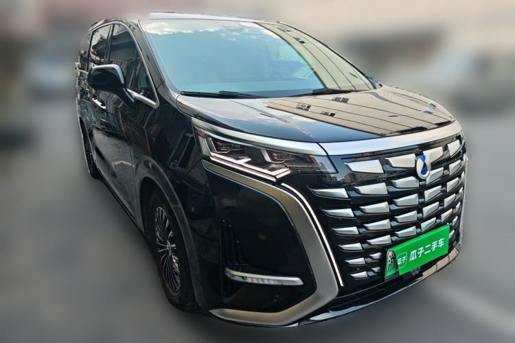 Used Denza D9 2024 DM-i 980 Four-Wheel Drive Prestige Model Front Right 45 Deg