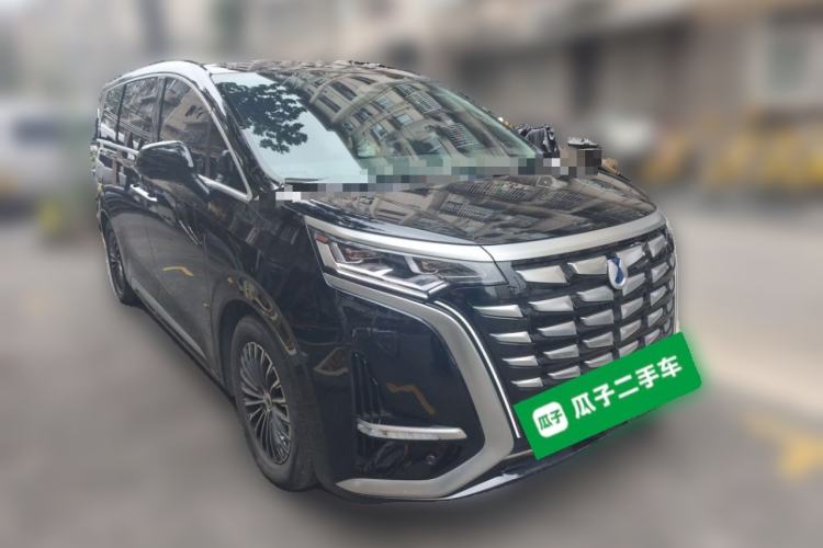Used Denza D9 2024 DM-i 1050 Luxury Model Front Right 45 Deg