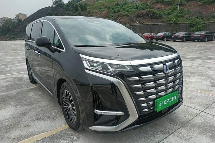 Used Denza D9 2024 DM-i 980 Four-Wheel Drive Flagship Model Front Right 45 Deg