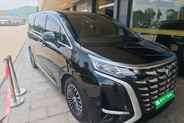 Used Denza D9 2024 DM-i 1050 Luxury Model Front Right 45 Deg