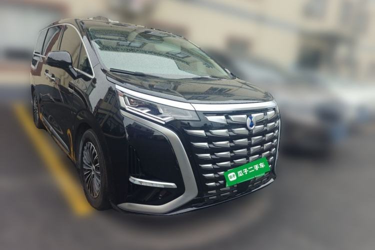 Used Denza D9 2024 DM-i 1050 Luxury Model Front Right 45 Deg