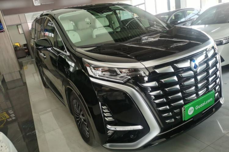 Used Denza D9 2024 DM-i 1050 Luxury Model Front Right 45 Deg
