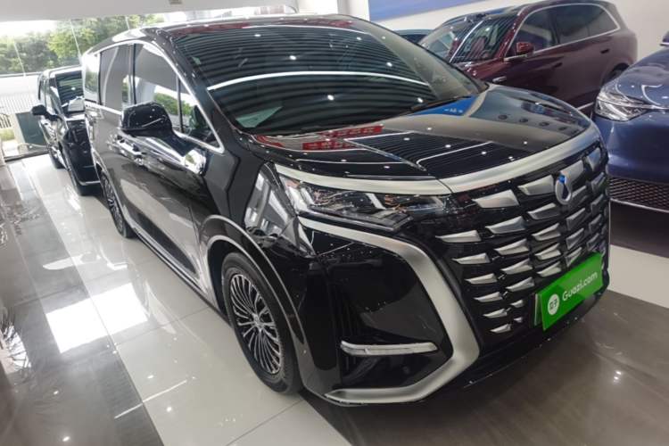 Used Denza D9 2024 DM-i 980 Four-Wheel Drive Flagship Model Front Right 45 Deg