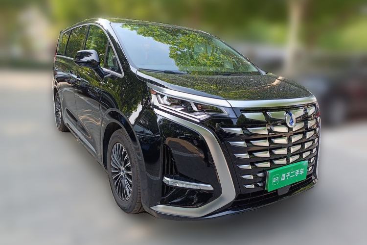 Used Denza D9 2024 DM-i 1050 Luxury Model Front Right 45 Deg