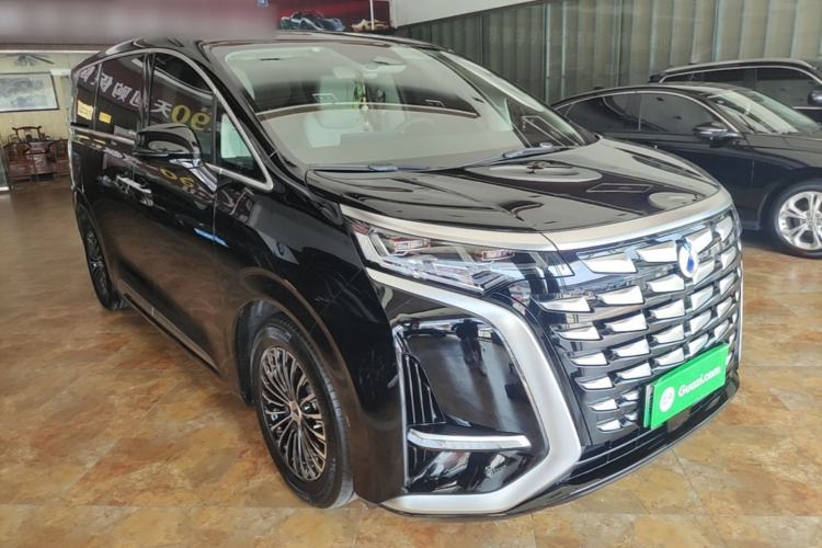 Used Denza D9 2024 DM-i 1050 Luxury Model Front Right 45 Deg