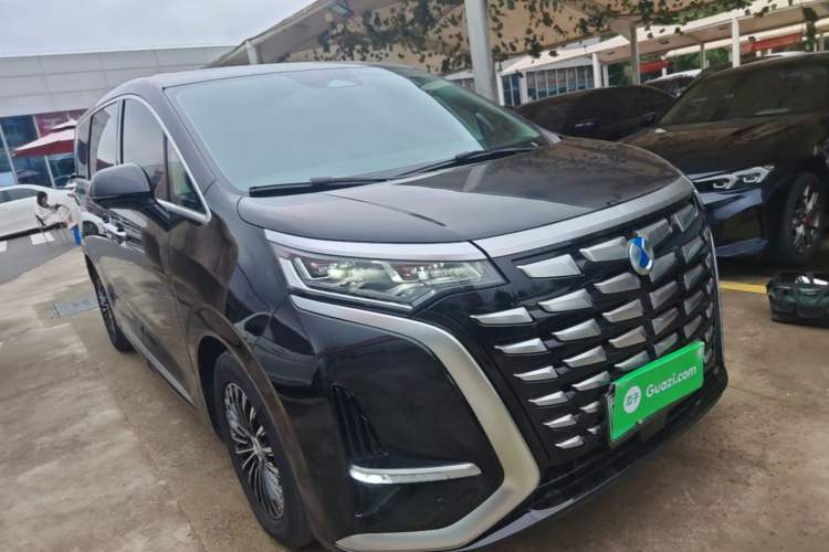 Used Denza D9 2024 DM-i 1050 Luxury Model Front Right 45 Deg
