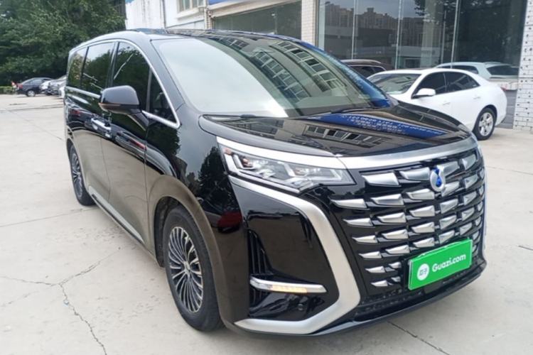 Used Denza D9 2024 DM-i 980 Four-Wheel Drive Prestige Model Front Right 45 Deg