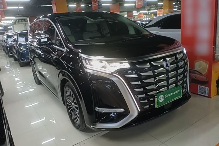 Used Denza D9 2024 DM-i 980 Four-Wheel Drive Prestige Model Front Right 45 Deg