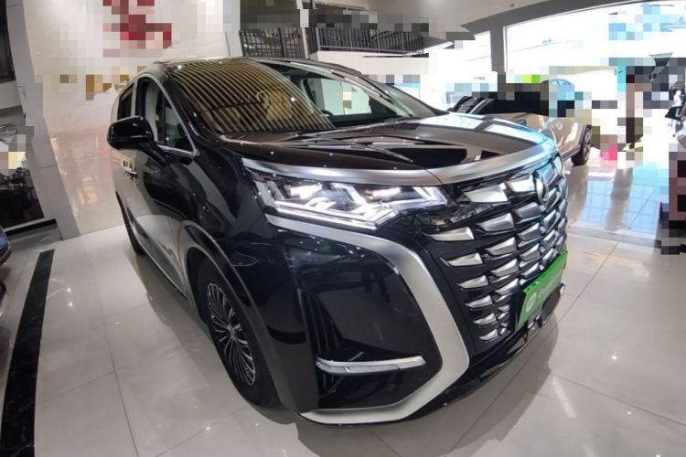 Used Denza D9 2024 DM-i 970 Luxury Model Front Right 45 Deg