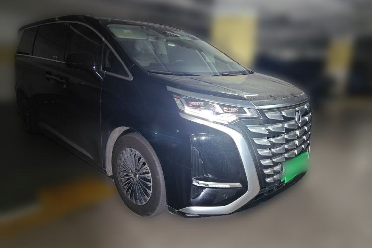 Used Denza D9 2024 DM-i 1050 Luxury Model Front Right 45 Deg