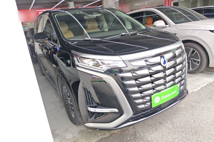 Used Denza D9 2024 DM-i 1050 Luxury Model Front Right 45 Deg