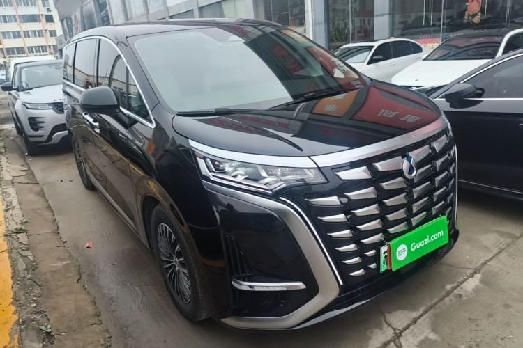 Used Denza D9 2024 DM-i 1050 Luxury Model Front Right 45 Deg
