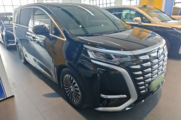 Used Denza D9 2024 DM-i 980 Four-Wheel Drive Prestige Model Front Right 45 Deg