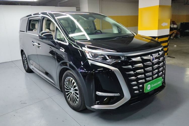 Used Denza D9 2024 DM-i 1050 Luxury Model Front Right 45 Deg