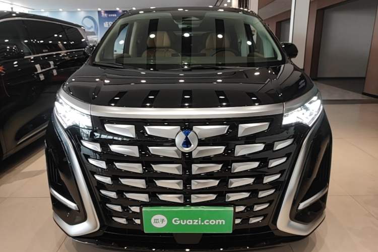 Used Denza D9 2024 DM-i 1050 Luxury Model Front